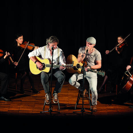 22112025-augsburg-simongarfunkel-tribute-mit--streichquartett--band-freigabe-harry-keller_q_c_01