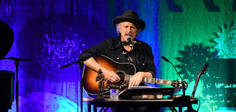 Augsburger Allgemeine Feuilleton über - "Bob Dylan auf Kölsch: Wolfgang Niedecken im Parktheater"