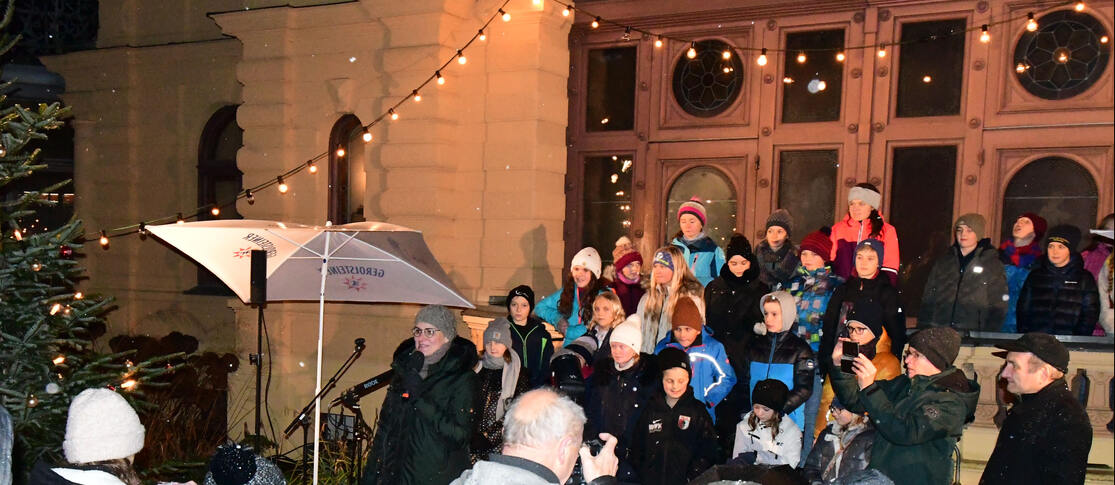 Oberbürgermeisterin Eva Weber eröffnet den Gögginger Weihnachtsmarkt im Parktheater